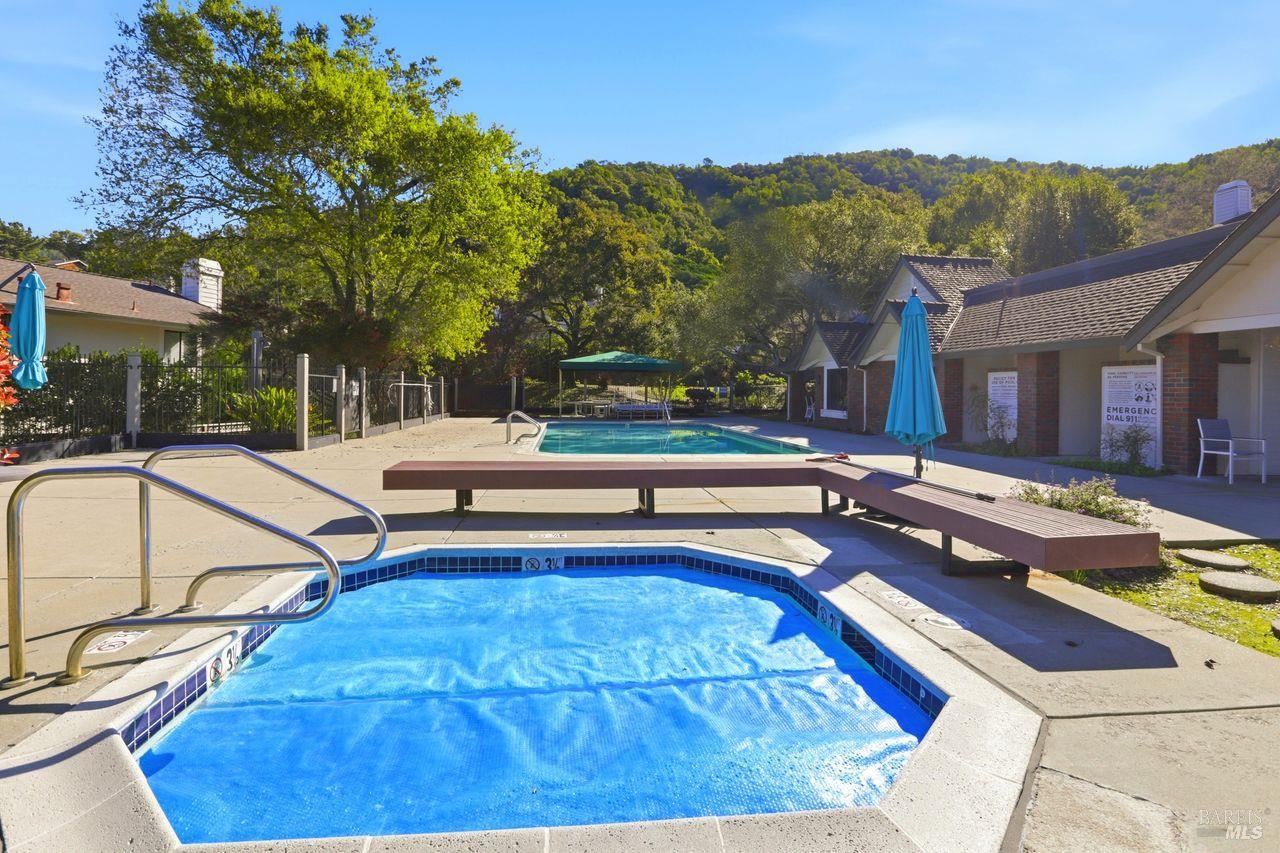 Detail Gallery Image 28 of 33 For 68 Village Cir, San Rafael,  CA 94903 - 2 Beds | 2 Baths