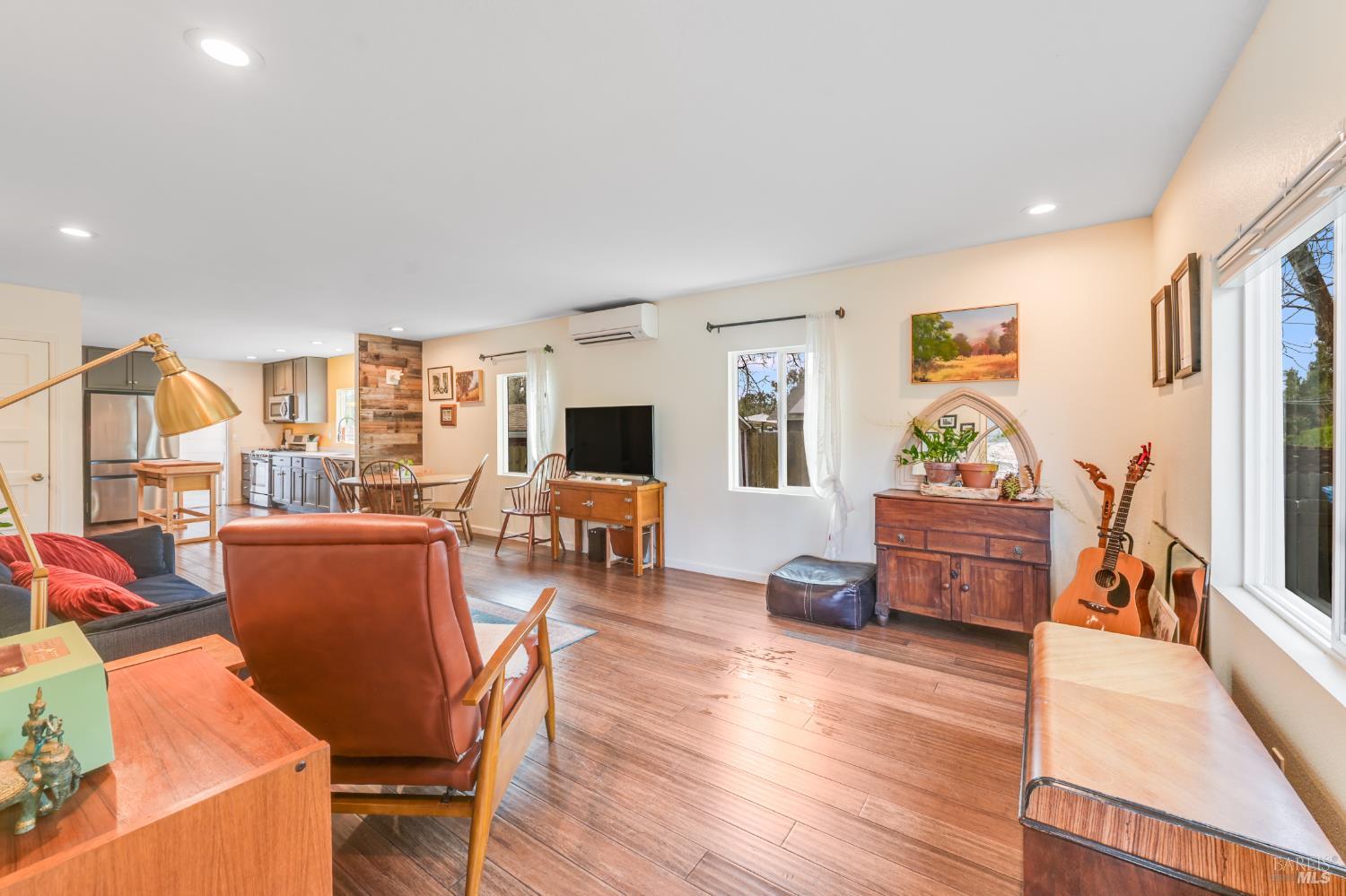 Detail Gallery Image 11 of 47 For 2103 Bodega Ave, Petaluma,  CA 94952 - 3 Beds | 2 Baths