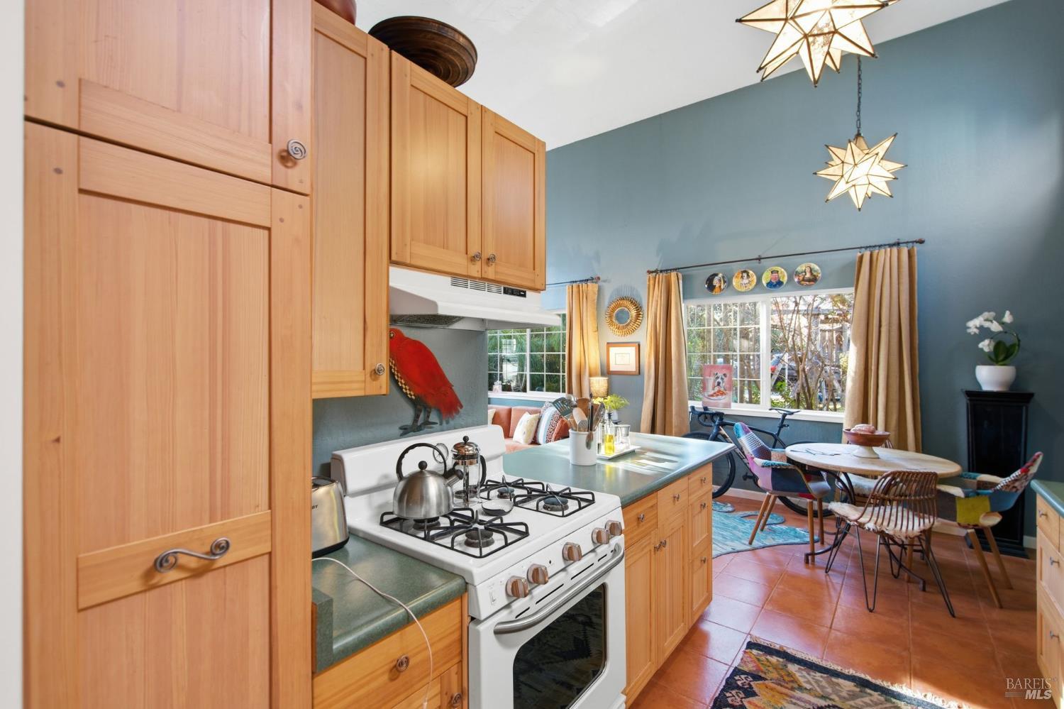 Detail Gallery Image 6 of 8 For 2 Florence Ave, San Anselmo,  CA 94960 - – Beds | – Baths