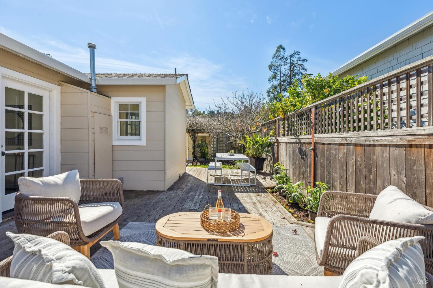 Detail Gallery Image 38 of 59 For 290 Sycamore Ave, Mill Valley,  CA 94941 - 4 Beds | 2 Baths