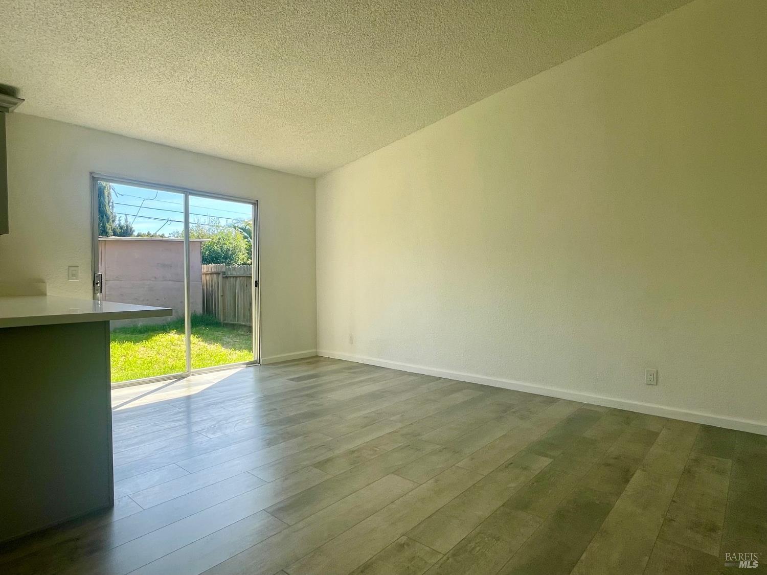 Detail Gallery Image 11 of 31 For 464 Evelyn Cir, Vallejo,  CA 94589 - 4 Beds | 2 Baths