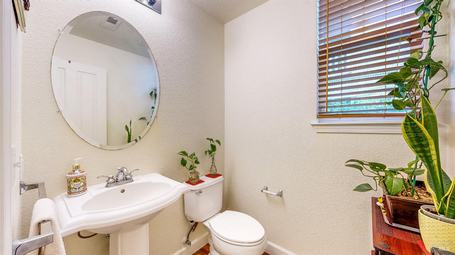 Detail Gallery Image 15 of 46 For 6698 Santero Way, Cotati,  CA 94931 - 3 Beds | 2/1 Baths
