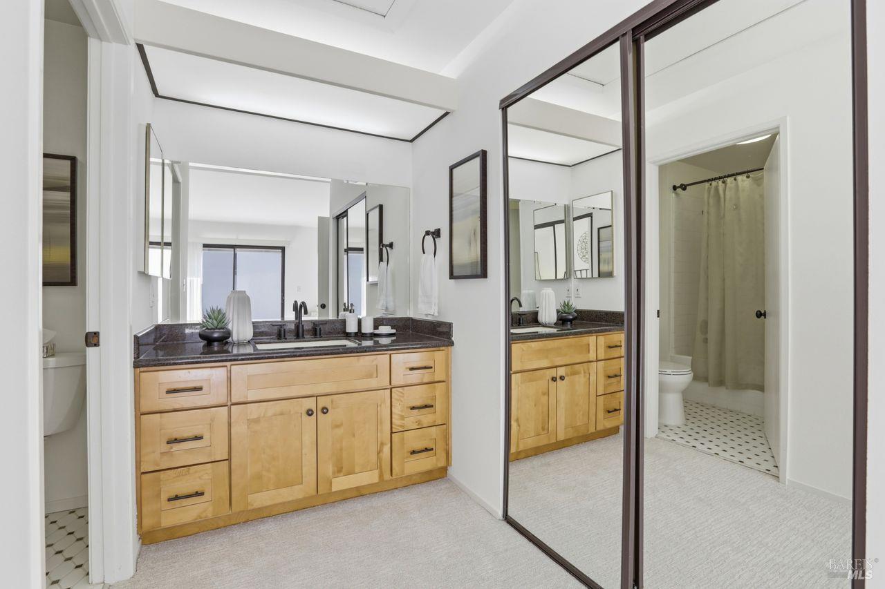 Detail Gallery Image 11 of 33 For 68 Village Cir, San Rafael,  CA 94903 - 2 Beds | 2 Baths