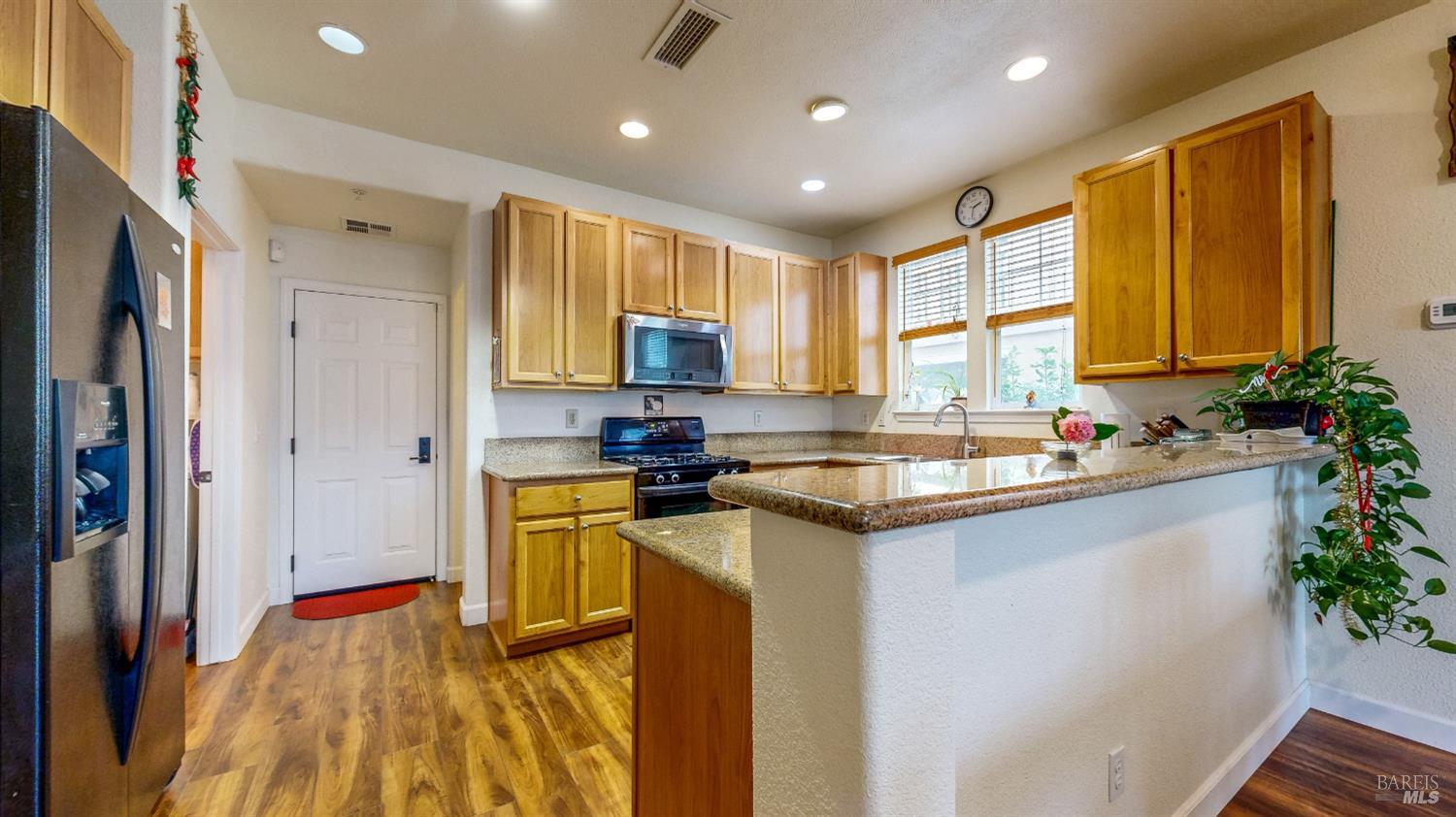 Detail Gallery Image 10 of 46 For 6698 Santero Way, Cotati,  CA 94931 - 3 Beds | 2/1 Baths