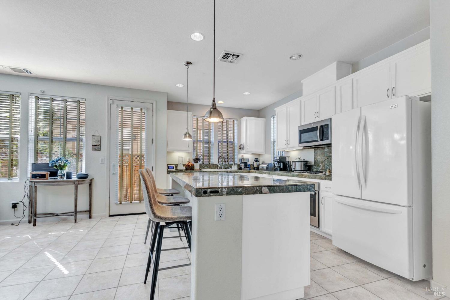 Detail Gallery Image 16 of 54 For 8115 W Carlisle St, Vallejo,  CA 94591 - 3 Beds | 2/1 Baths