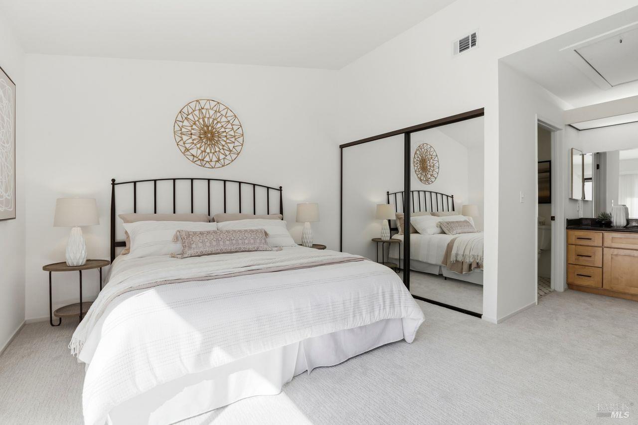 Detail Gallery Image 8 of 33 For 68 Village Cir, San Rafael,  CA 94903 - 2 Beds | 2 Baths