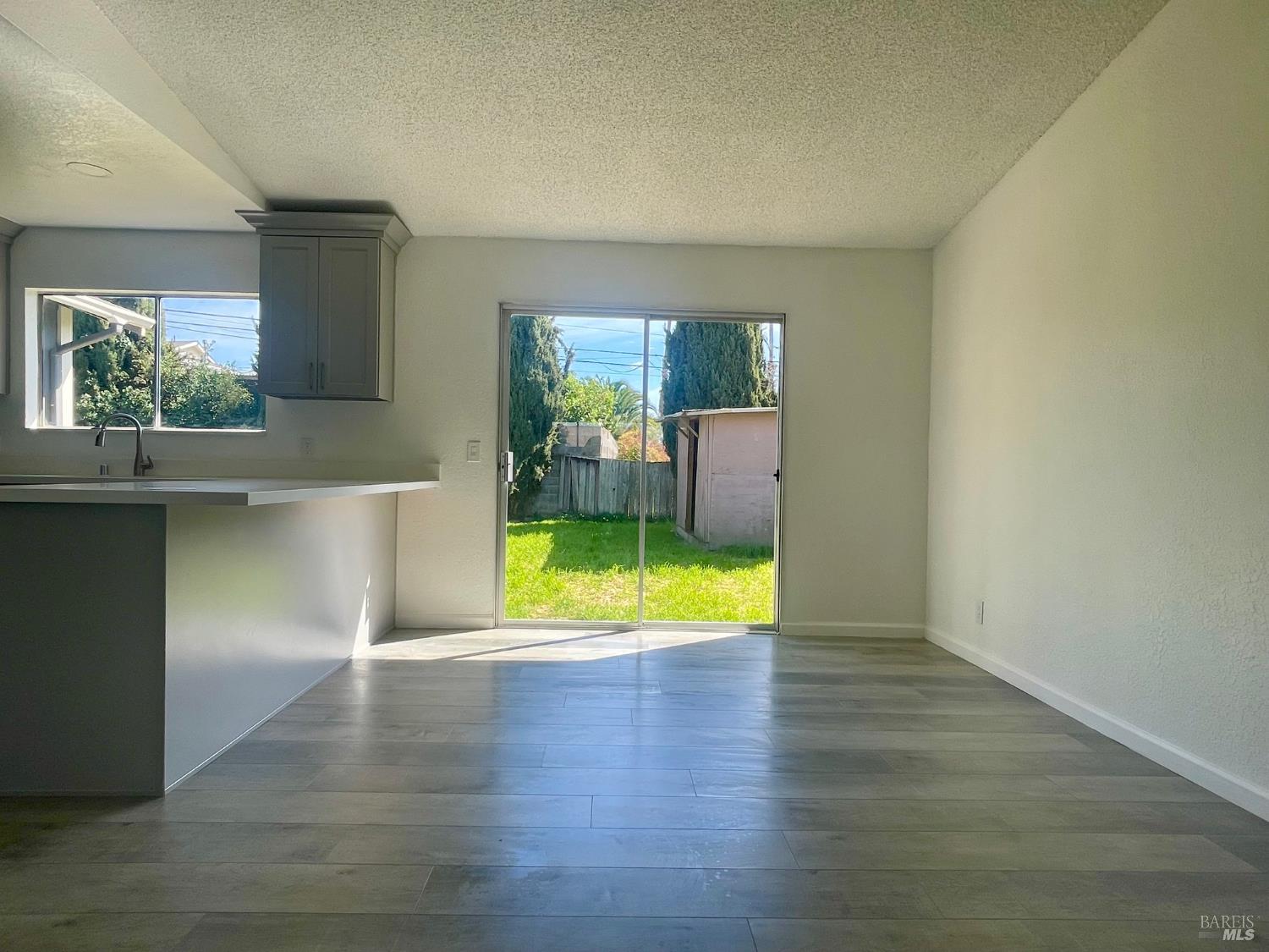 Detail Gallery Image 12 of 31 For 464 Evelyn Cir, Vallejo,  CA 94589 - 4 Beds | 2 Baths