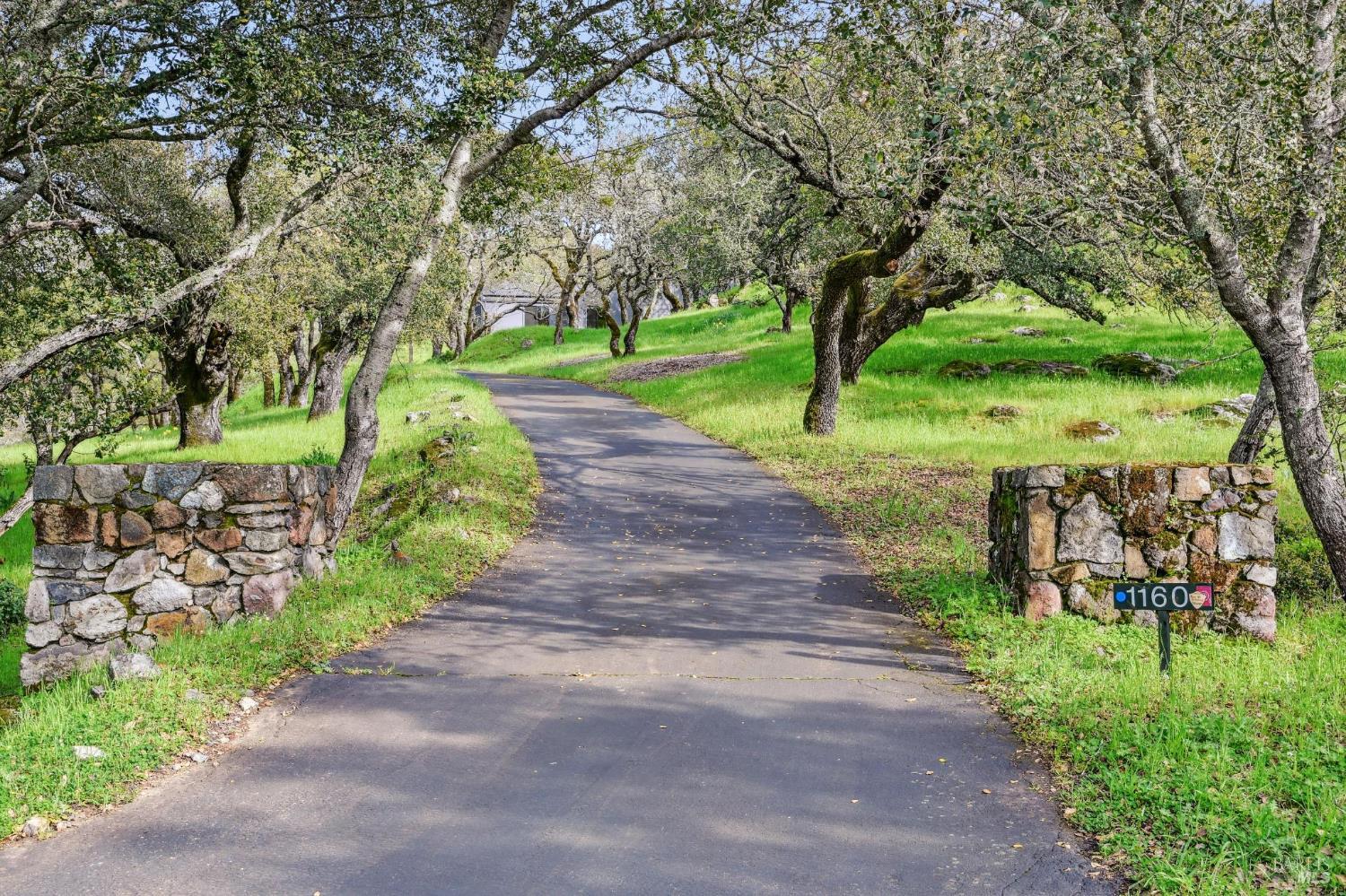 Detail Gallery Image 6 of 62 For 1160 Dance Dr, Sonoma,  CA 95476 - 3 Beds | 2/1 Baths