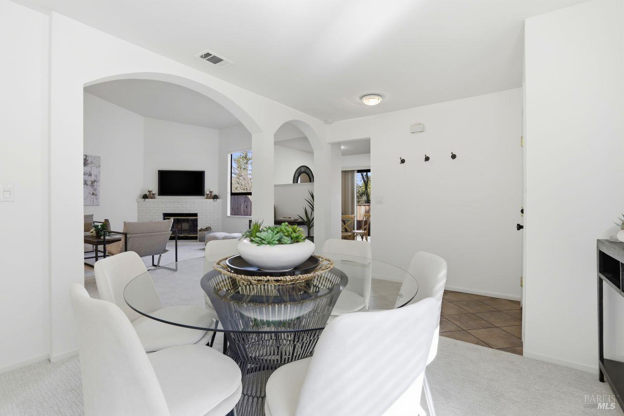 Detail Gallery Image 6 of 33 For 68 Village Cir, San Rafael,  CA 94903 - 2 Beds | 2 Baths