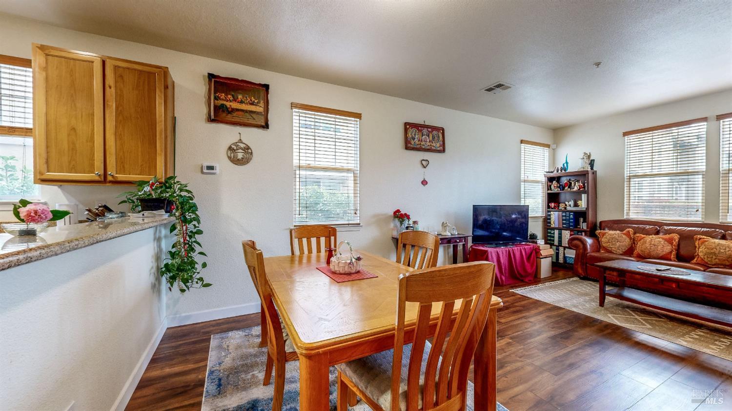 Detail Gallery Image 9 of 46 For 6698 Santero Way, Cotati,  CA 94931 - 3 Beds | 2/1 Baths