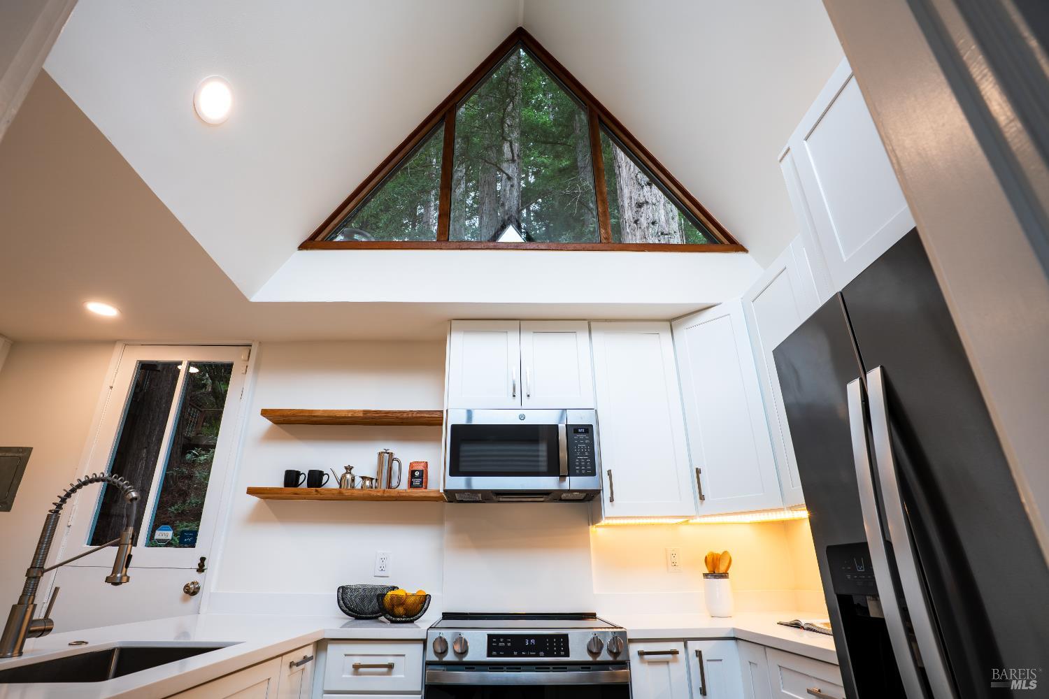 Detail Gallery Image 22 of 63 For 410 Monte Vista Ave, Mill Valley,  CA 94941 - 5 Beds | 3 Baths