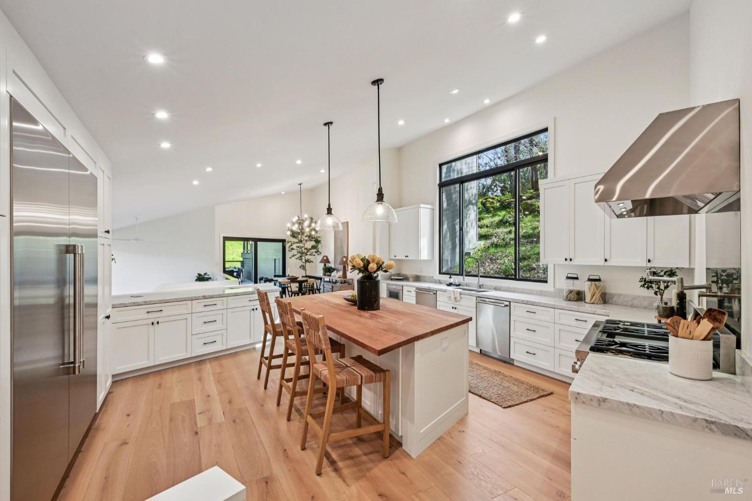 Detail Gallery Image 4 of 62 For 1160 Dance Dr, Sonoma,  CA 95476 - 3 Beds | 2/1 Baths