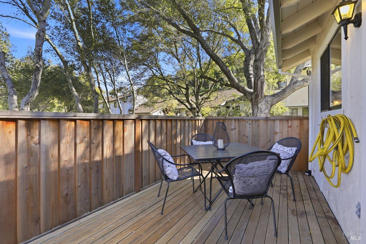 Detail Gallery Image 19 of 33 For 68 Village Cir, San Rafael,  CA 94903 - 2 Beds | 2 Baths