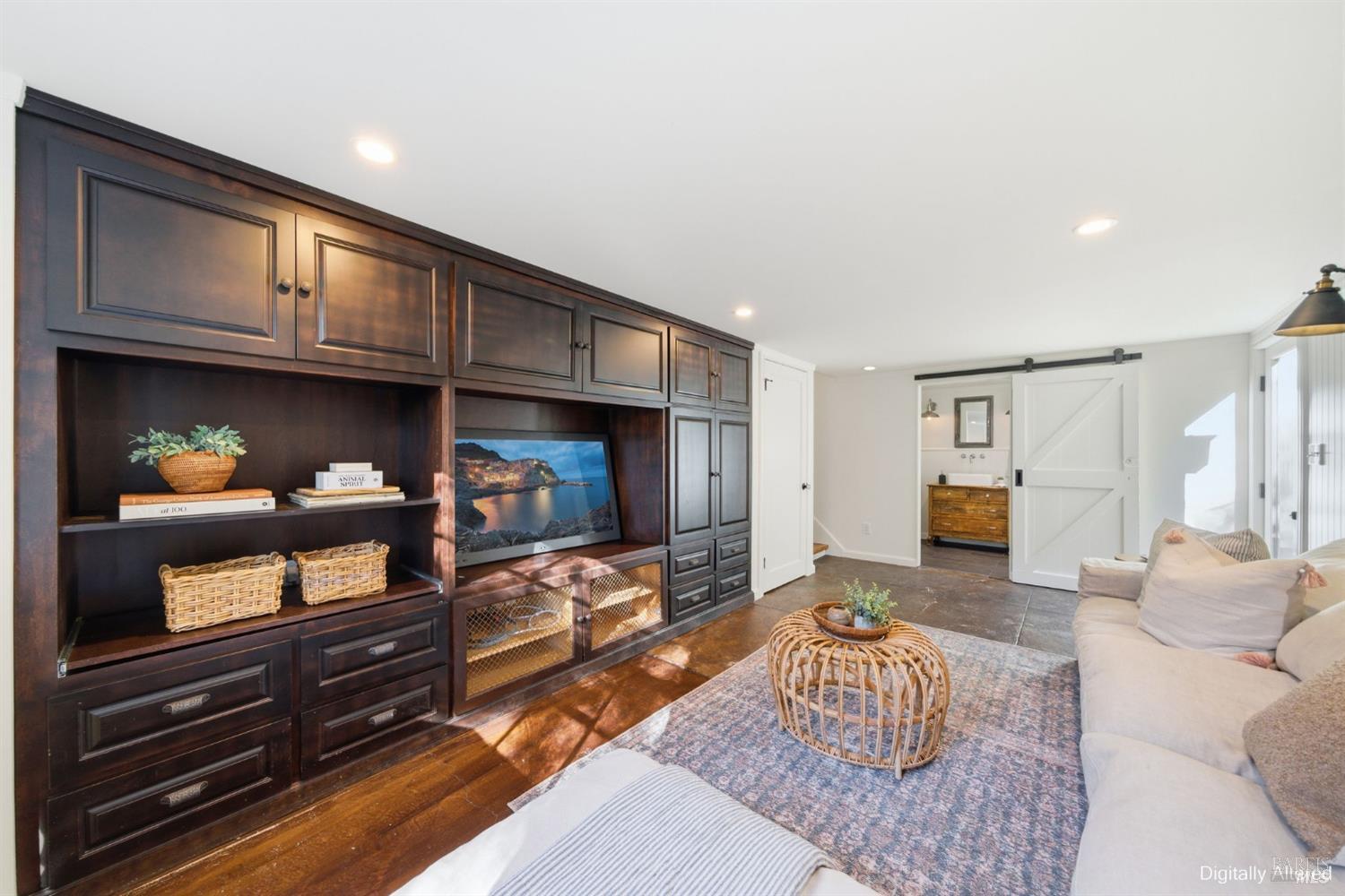 Detail Gallery Image 26 of 42 For 26 Hawthorne Ave, San Anselmo,  CA 94960 - 2 Beds | 2 Baths