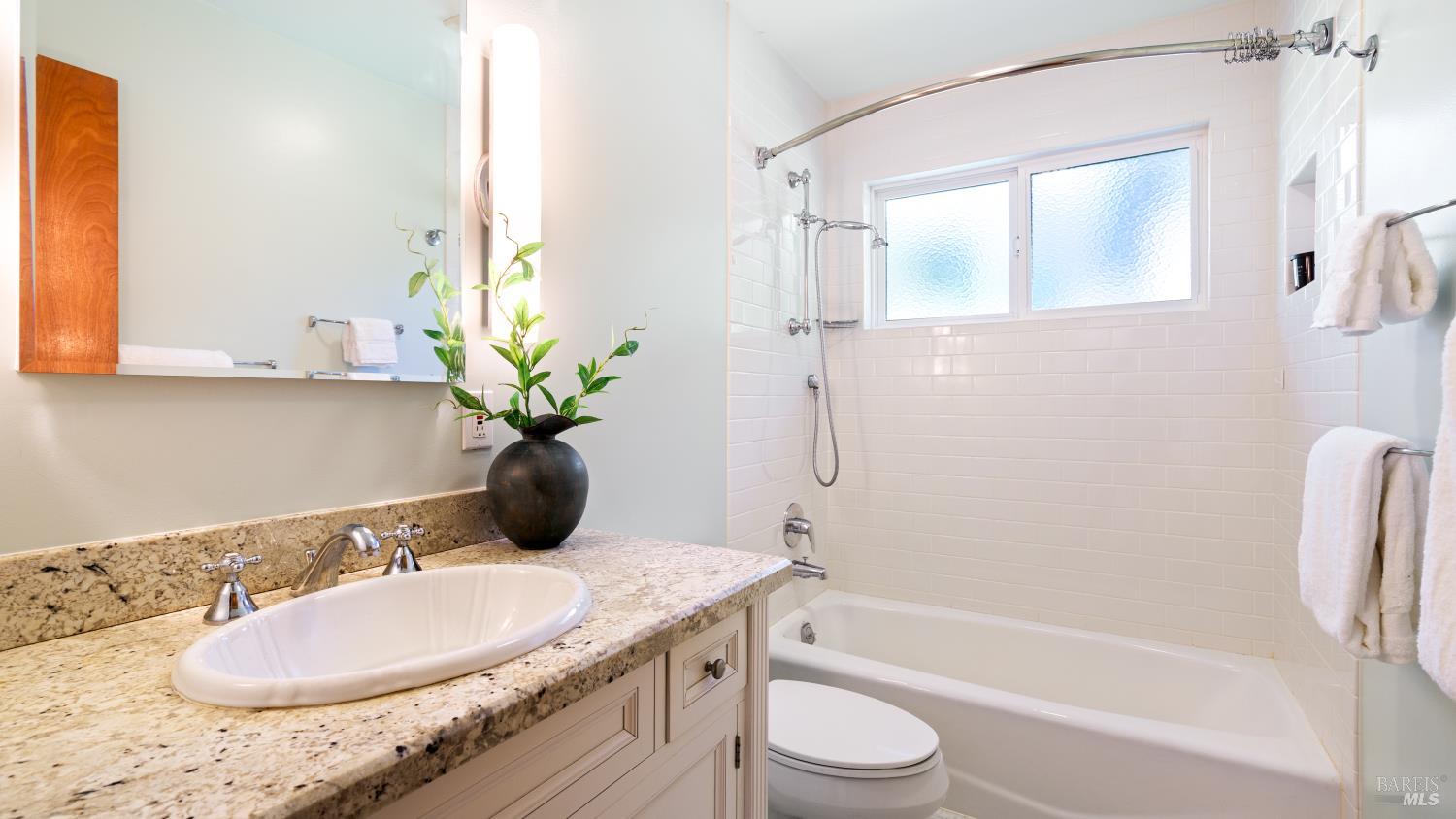 Detail Gallery Image 31 of 51 For 118 Marinda Dr, Fairfax,  CA 94930 - 3 Beds | 2 Baths