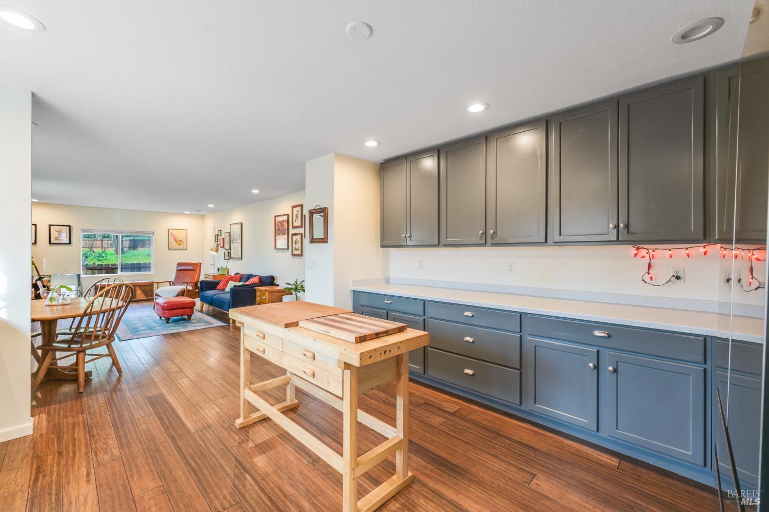 Detail Gallery Image 8 of 47 For 2103 Bodega Ave, Petaluma,  CA 94952 - 3 Beds | 2 Baths