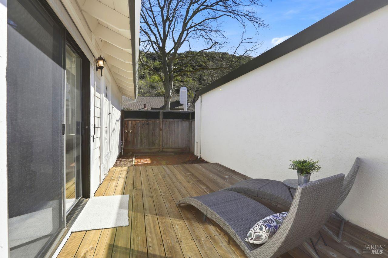 Detail Gallery Image 16 of 33 For 68 Village Cir, San Rafael,  CA 94903 - 2 Beds | 2 Baths