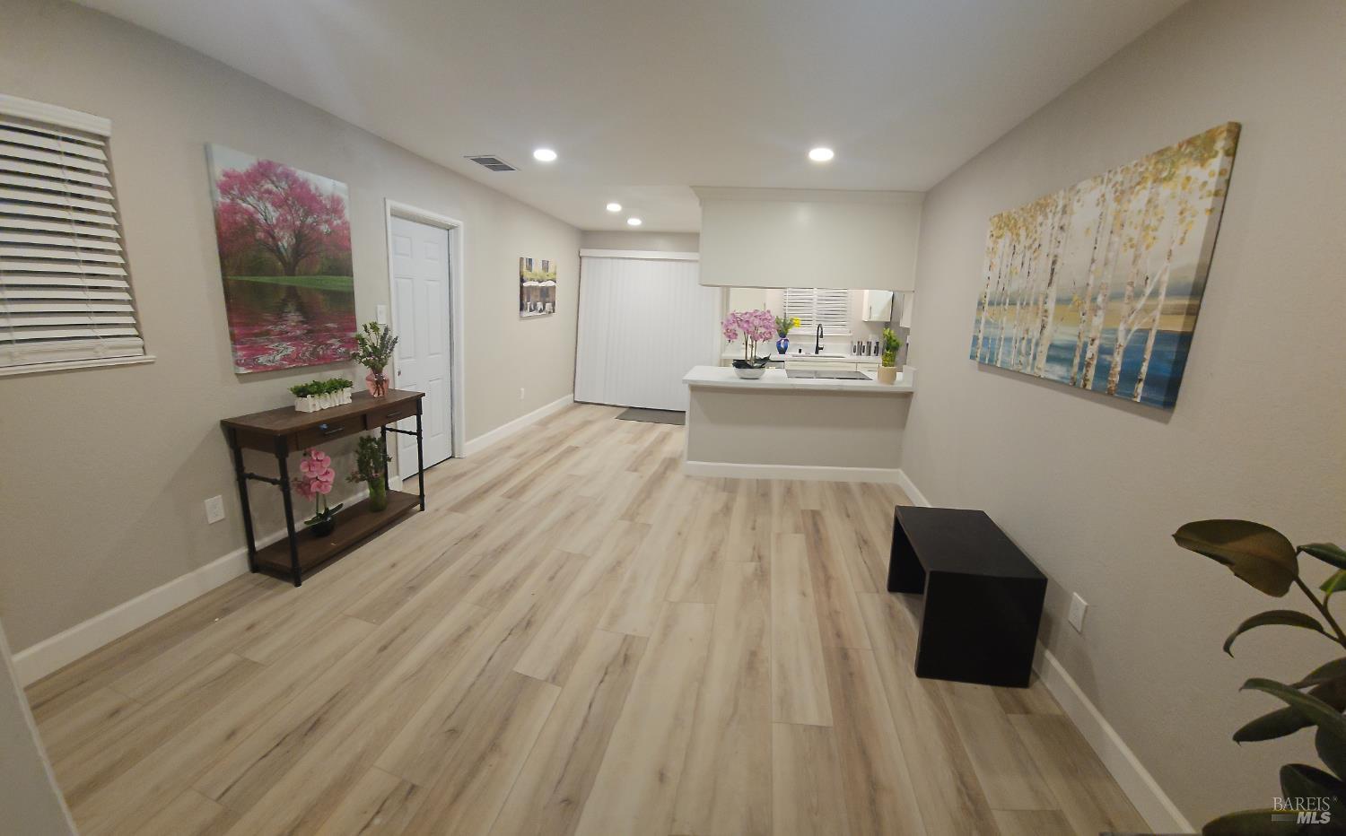 Detail Gallery Image 4 of 18 For 116 Bret Harte Way, Vallejo,  CA 94589 - 4 Beds | 2 Baths