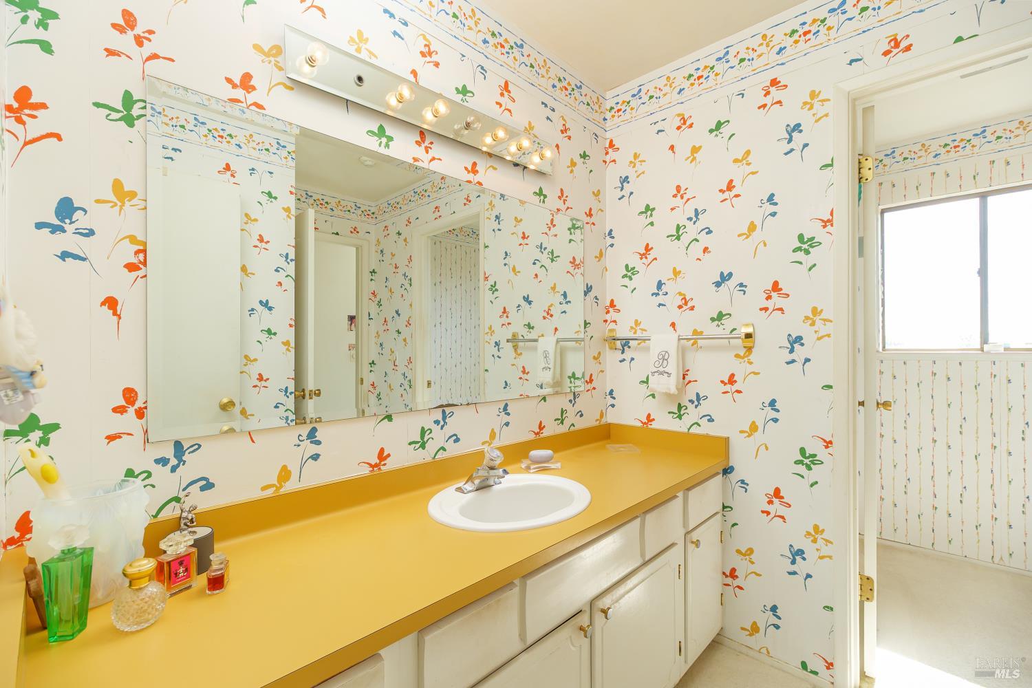 Detail Gallery Image 14 of 30 For 80 Lyford Dr #1,  Tiburon,  CA 94920 - 2 Beds | 2 Baths