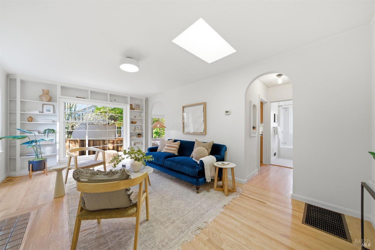 Detail Gallery Image 6 of 42 For 26 Hawthorne Ave, San Anselmo,  CA 94960 - 2 Beds | 2 Baths