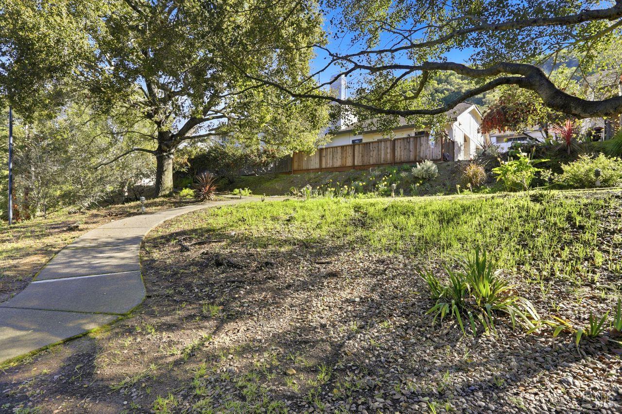 Detail Gallery Image 24 of 33 For 68 Village Cir, San Rafael,  CA 94903 - 2 Beds | 2 Baths