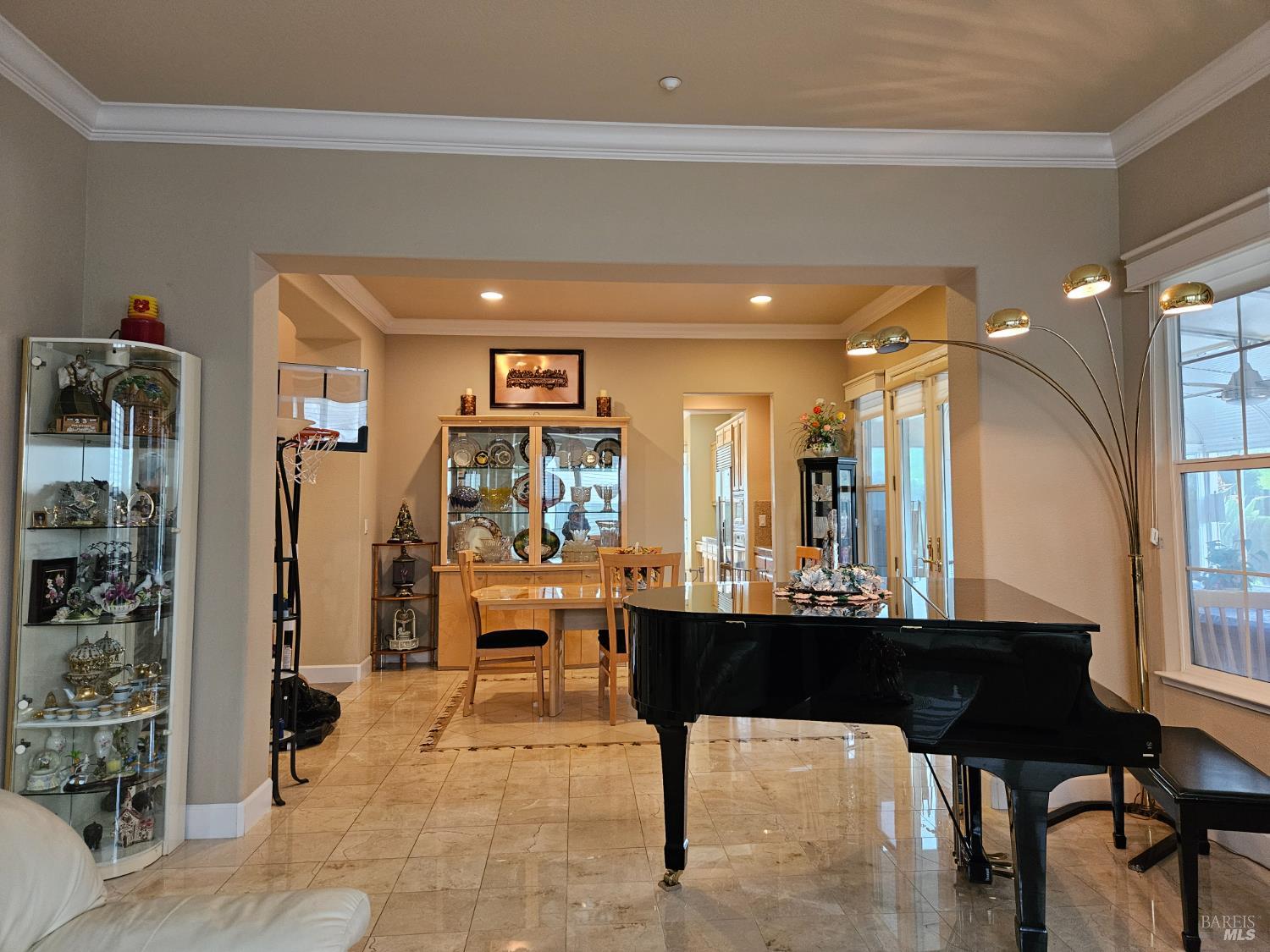 Detail Gallery Image 43 of 53 For 2901 Pebble Beach Cir, Fairfield,  CA 94534 - 6 Beds | 5/1 Baths