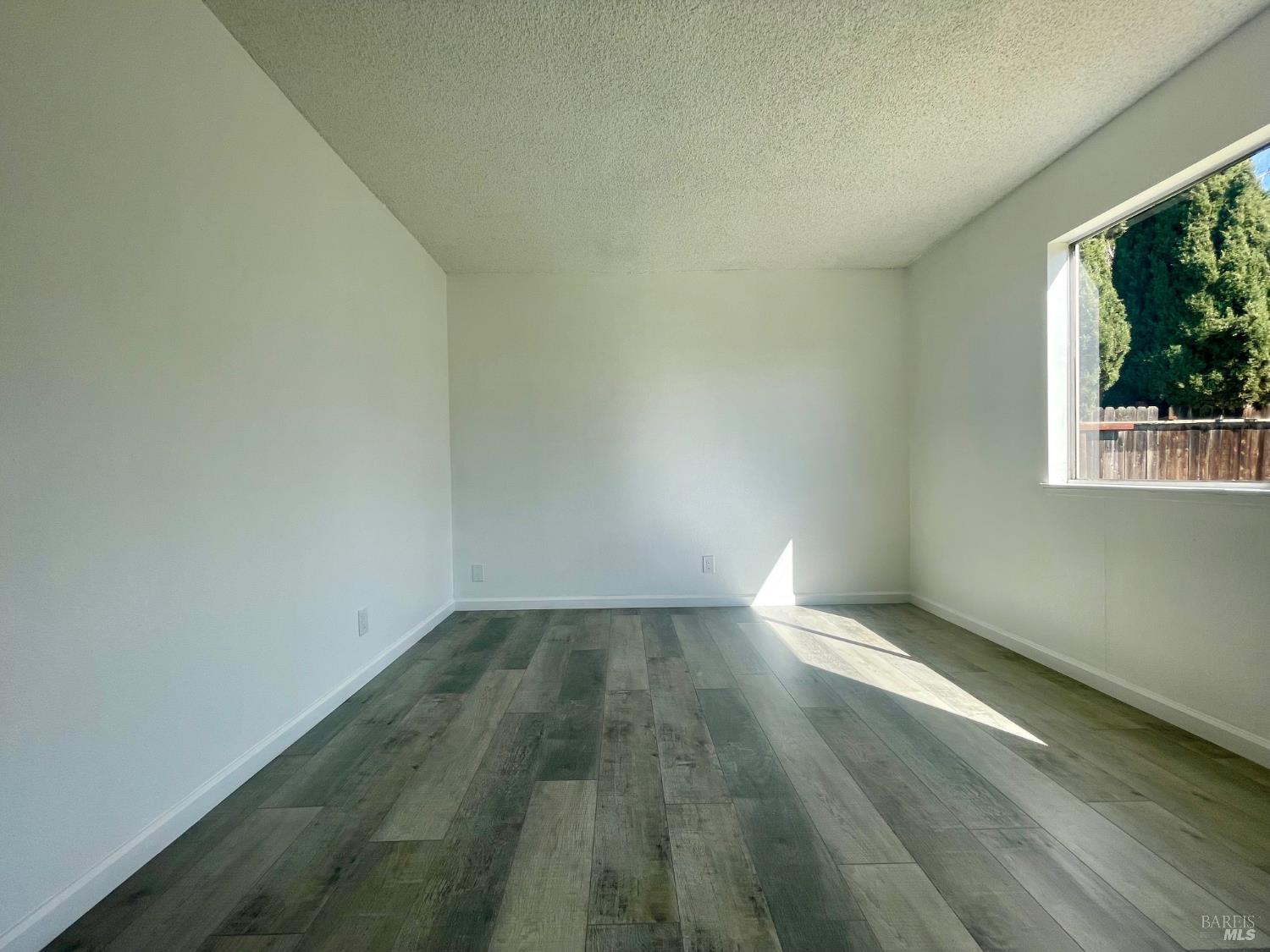 Detail Gallery Image 26 of 31 For 464 Evelyn Cir, Vallejo,  CA 94589 - 4 Beds | 2 Baths