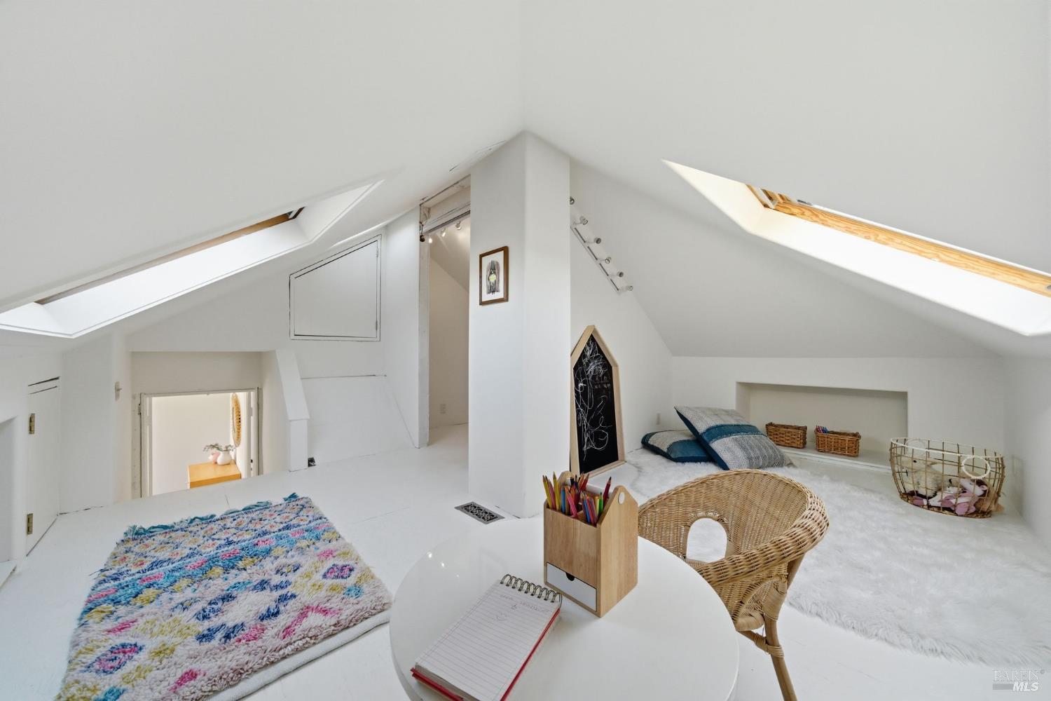 Detail Gallery Image 19 of 42 For 26 Hawthorne Ave, San Anselmo,  CA 94960 - 2 Beds | 2 Baths