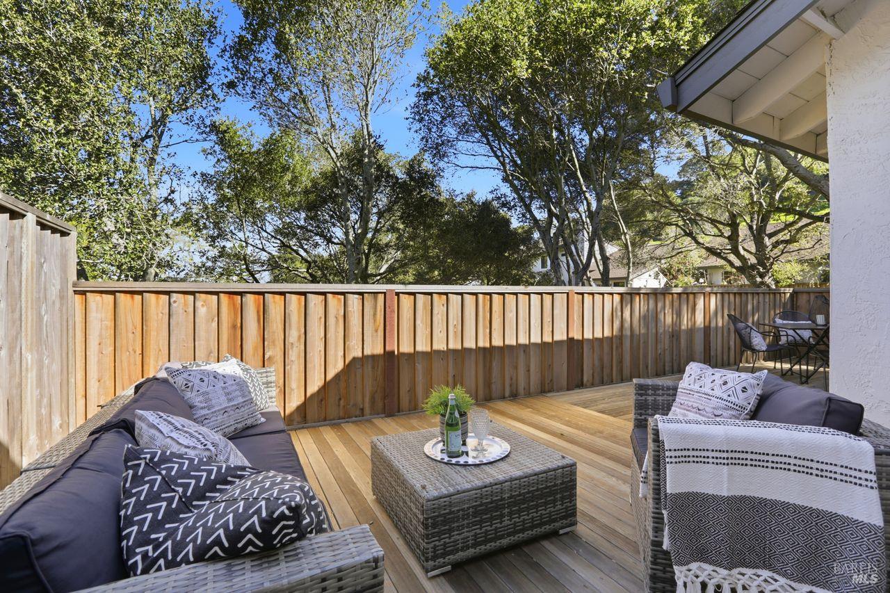 Detail Gallery Image 17 of 33 For 68 Village Cir, San Rafael,  CA 94903 - 2 Beds | 2 Baths