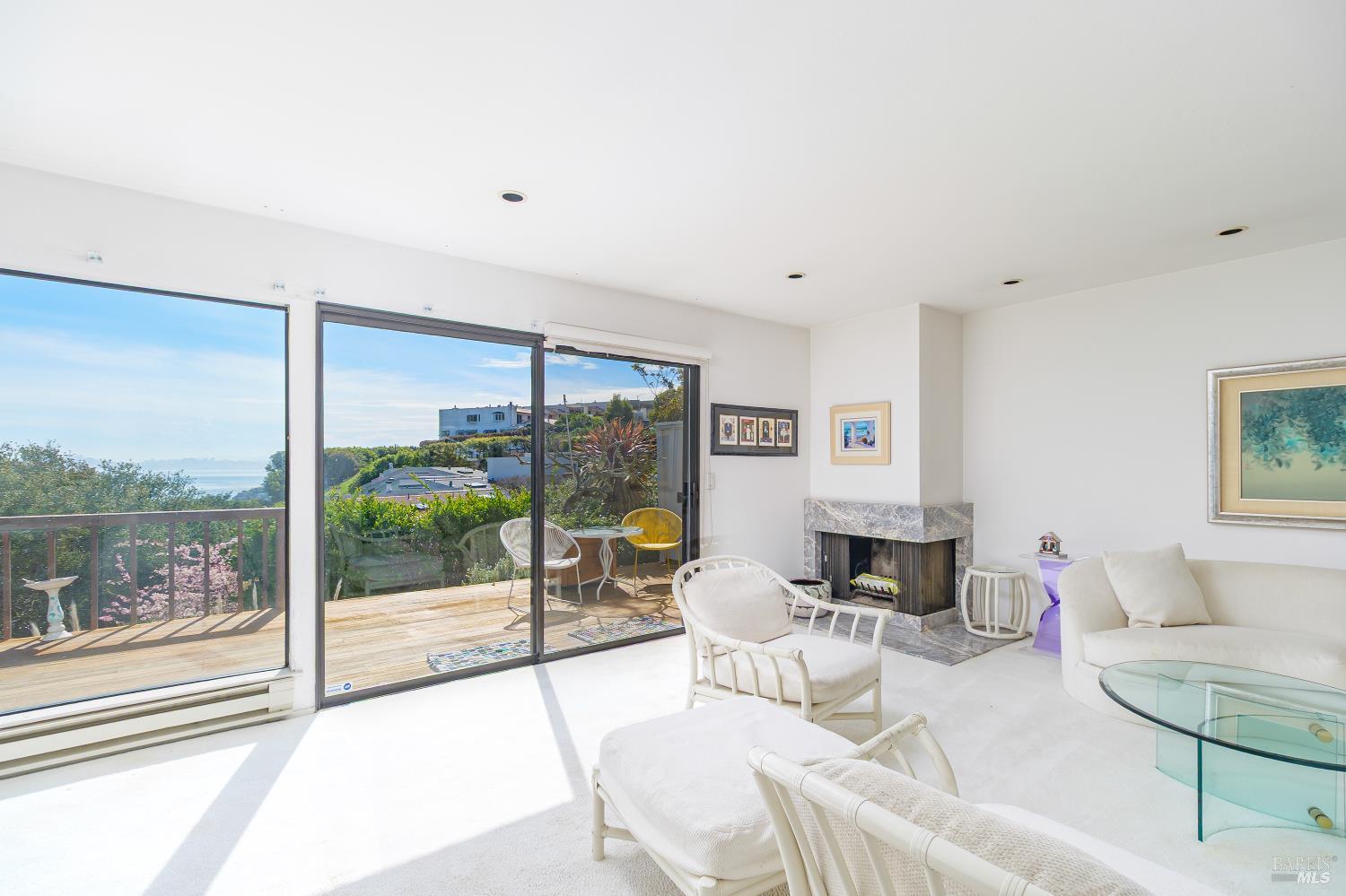 Detail Gallery Image 5 of 30 For 80 Lyford Dr #1,  Tiburon,  CA 94920 - 2 Beds | 2 Baths