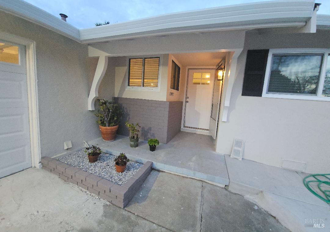 Detail Gallery Image 2 of 18 For 116 Bret Harte Way, Vallejo,  CA 94589 - 4 Beds | 2 Baths