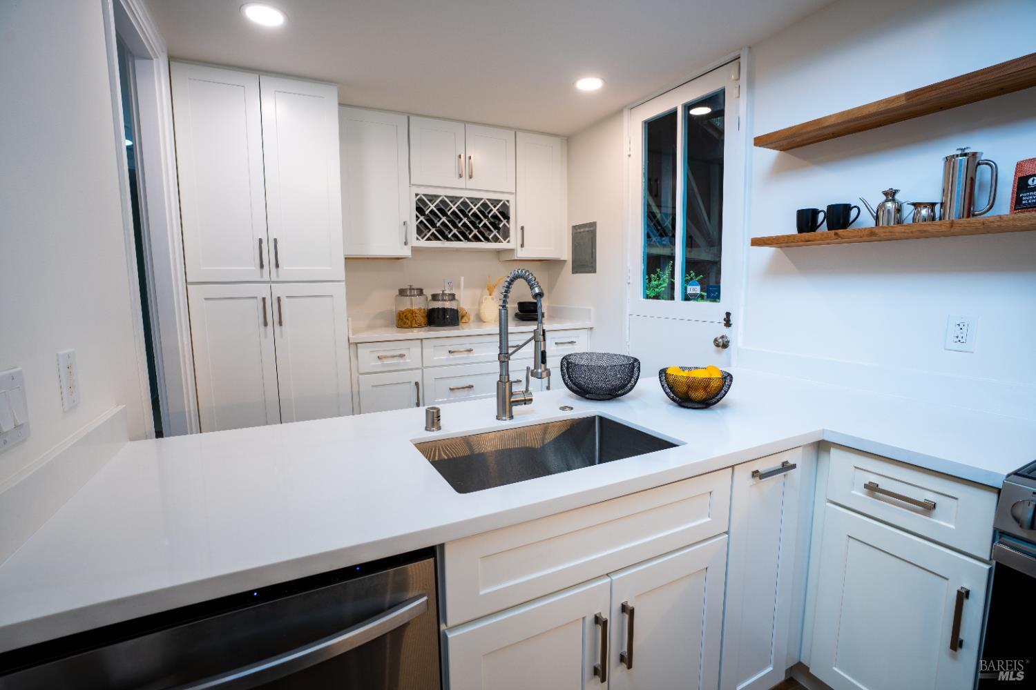 Detail Gallery Image 21 of 63 For 410 Monte Vista Ave, Mill Valley,  CA 94941 - 5 Beds | 3 Baths