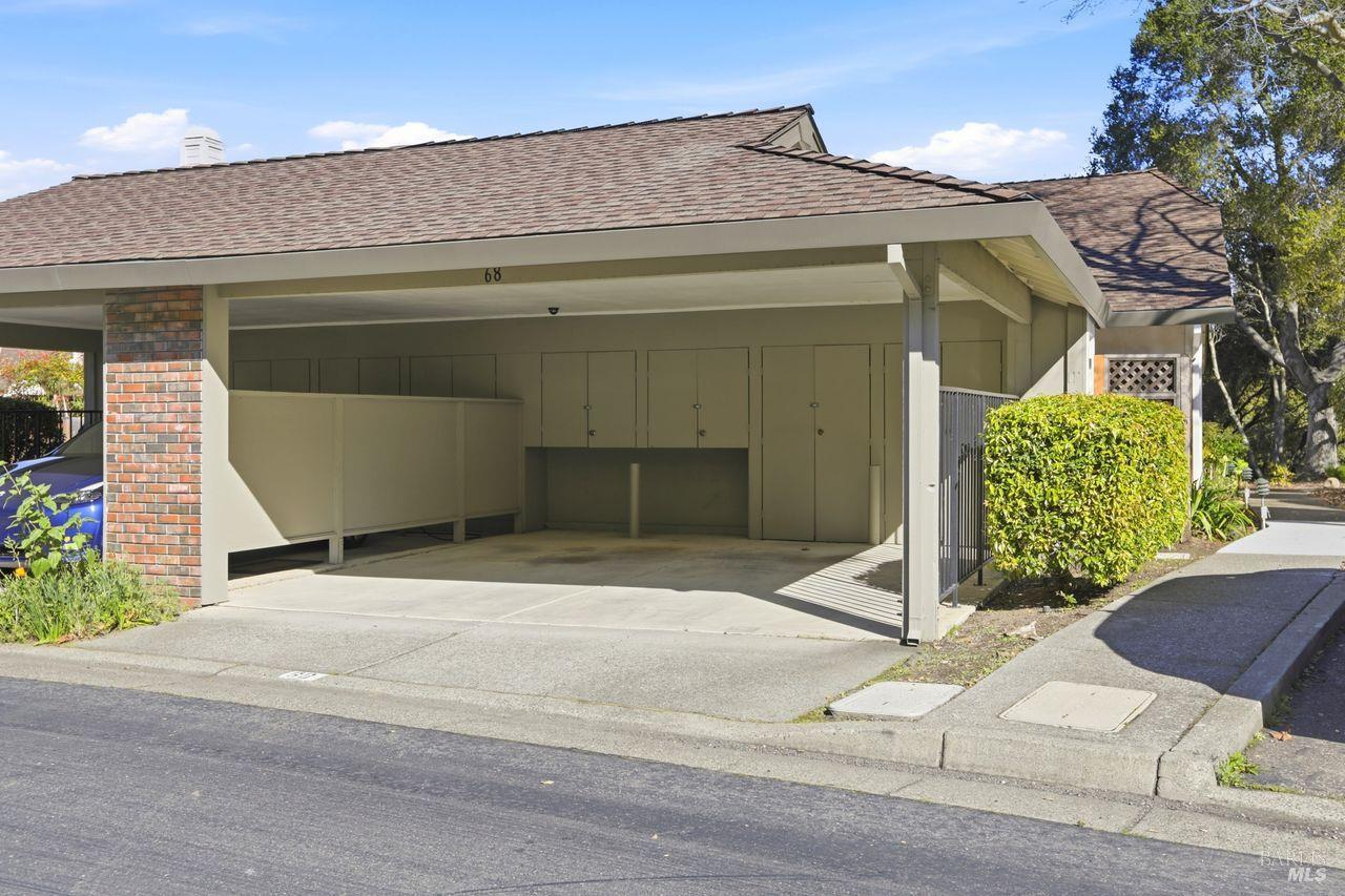 Detail Gallery Image 27 of 33 For 68 Village Cir, San Rafael,  CA 94903 - 2 Beds | 2 Baths