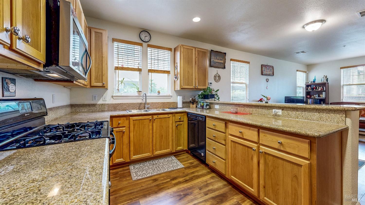 Detail Gallery Image 11 of 46 For 6698 Santero Way, Cotati,  CA 94931 - 3 Beds | 2/1 Baths