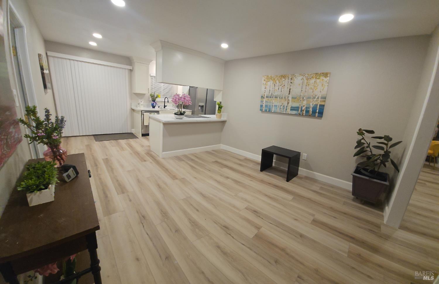 Detail Gallery Image 3 of 18 For 116 Bret Harte Way, Vallejo,  CA 94589 - 4 Beds | 2 Baths