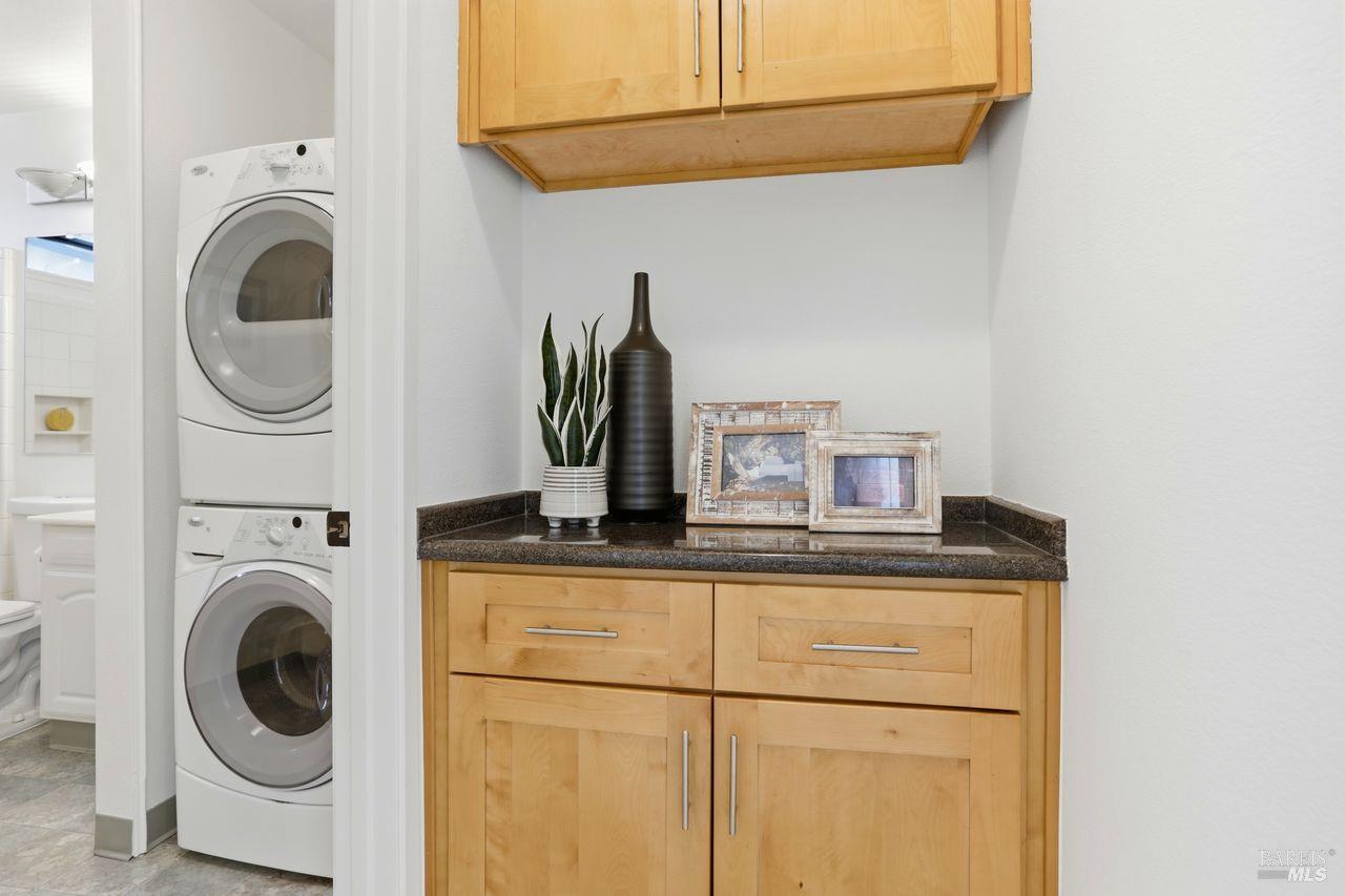 Detail Gallery Image 13 of 33 For 68 Village Cir, San Rafael,  CA 94903 - 2 Beds | 2 Baths