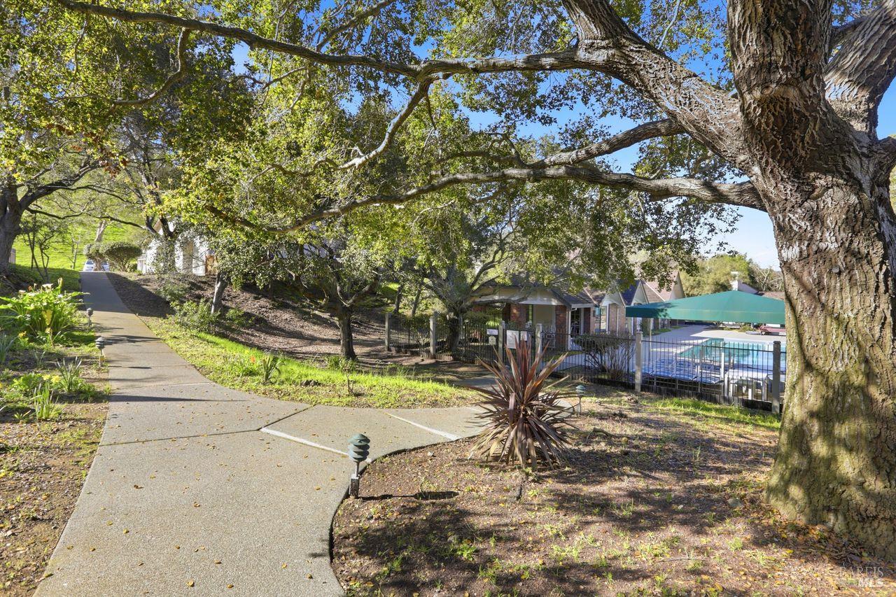 Detail Gallery Image 26 of 33 For 68 Village Cir, San Rafael,  CA 94903 - 2 Beds | 2 Baths