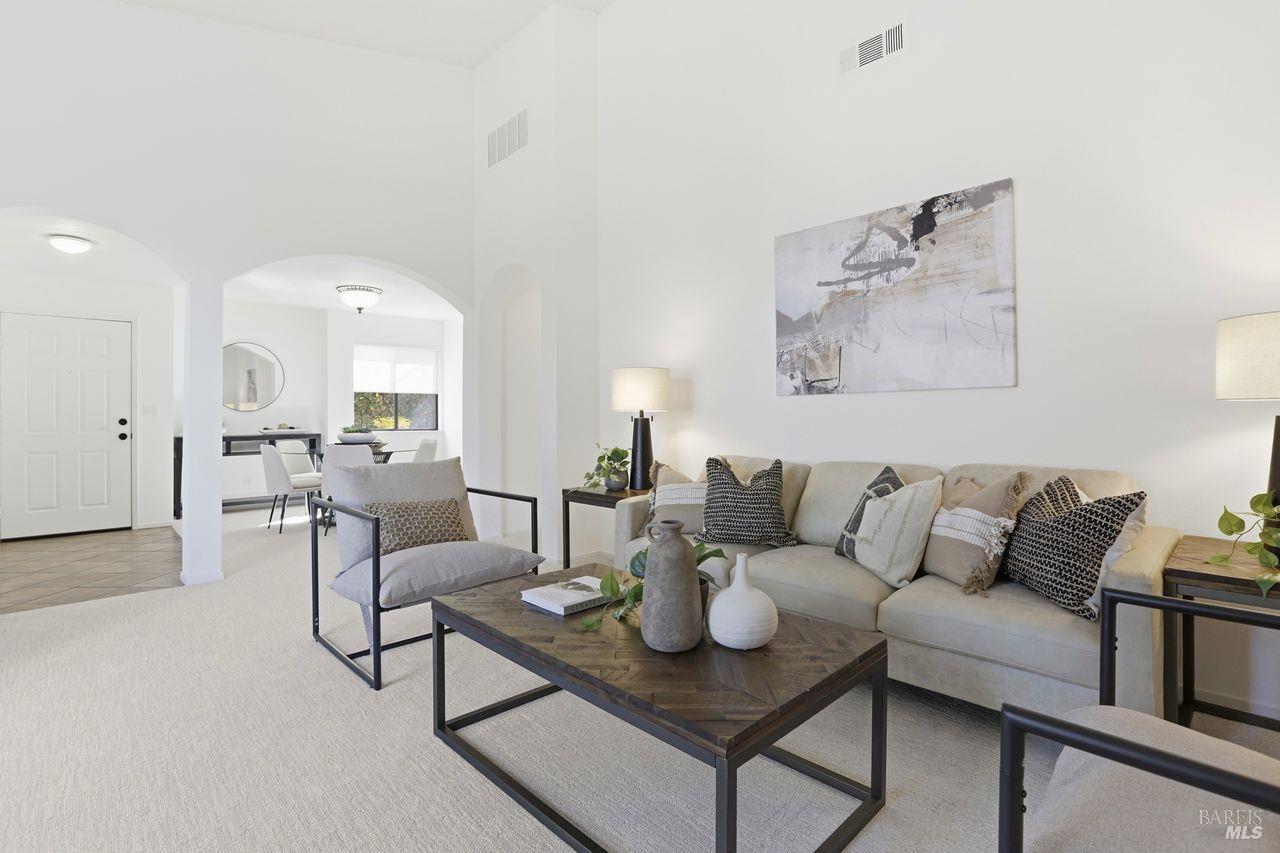 Detail Gallery Image 7 of 33 For 68 Village Cir, San Rafael,  CA 94903 - 2 Beds | 2 Baths