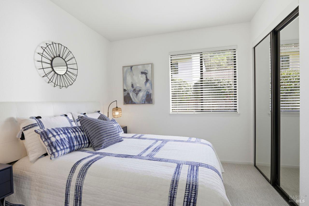 Detail Gallery Image 12 of 33 For 68 Village Cir, San Rafael,  CA 94903 - 2 Beds | 2 Baths