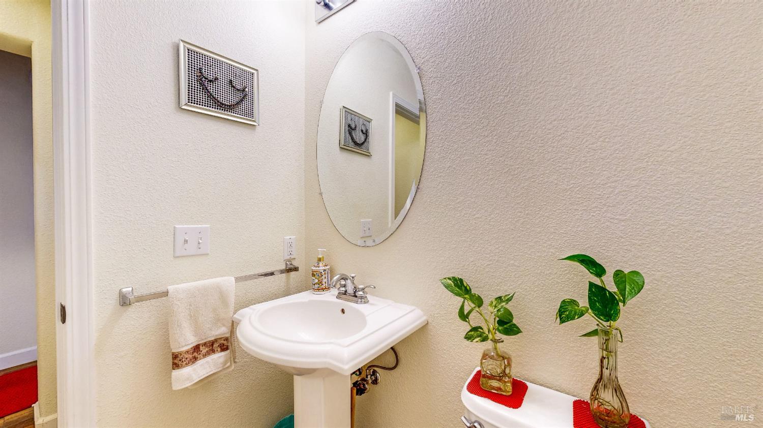 Detail Gallery Image 16 of 46 For 6698 Santero Way, Cotati,  CA 94931 - 3 Beds | 2/1 Baths