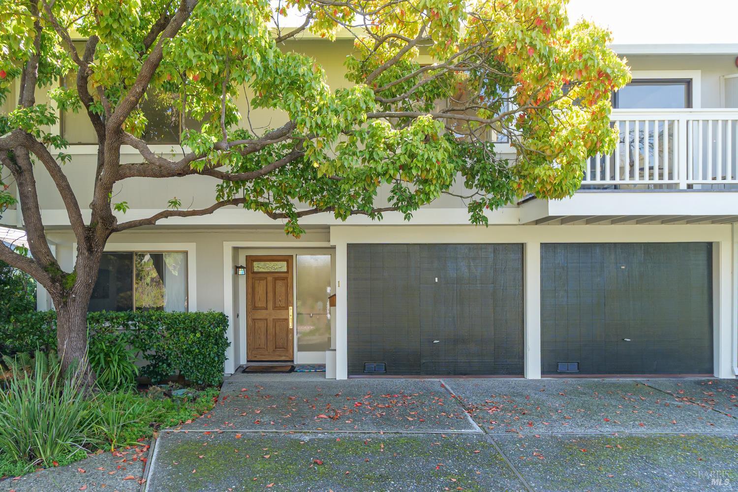 Detail Gallery Image 2 of 30 For 80 Lyford Dr #1,  Tiburon,  CA 94920 - 2 Beds | 2 Baths