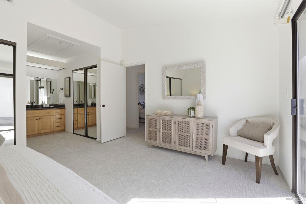 Detail Gallery Image 10 of 33 For 68 Village Cir, San Rafael,  CA 94903 - 2 Beds | 2 Baths