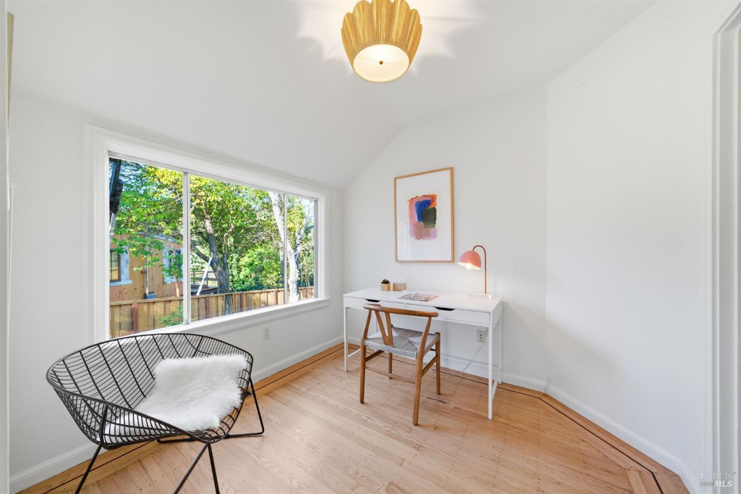 Detail Gallery Image 8 of 42 For 26 Hawthorne Ave, San Anselmo,  CA 94960 - 2 Beds | 2 Baths