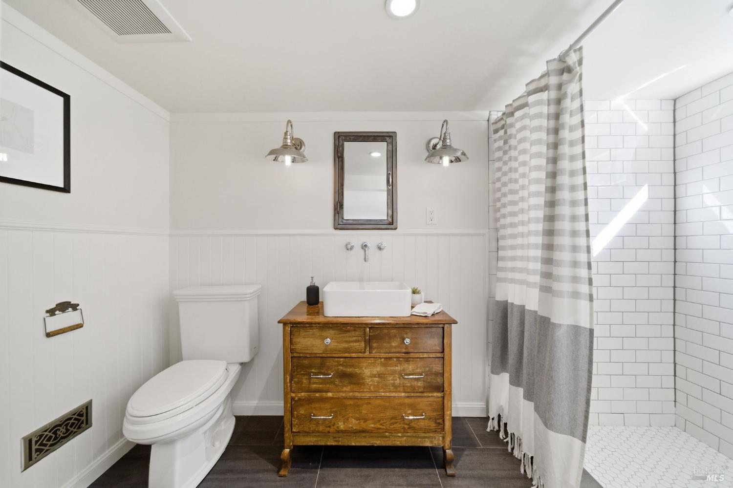 Detail Gallery Image 28 of 42 For 26 Hawthorne Ave, San Anselmo,  CA 94960 - 2 Beds | 2 Baths