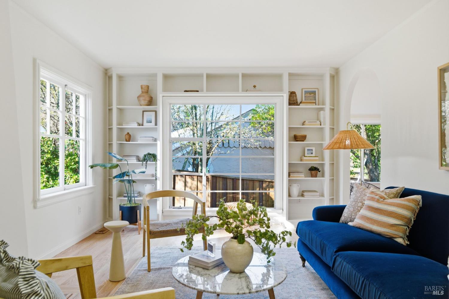 Detail Gallery Image 2 of 42 For 26 Hawthorne Ave, San Anselmo,  CA 94960 - 2 Beds | 2 Baths