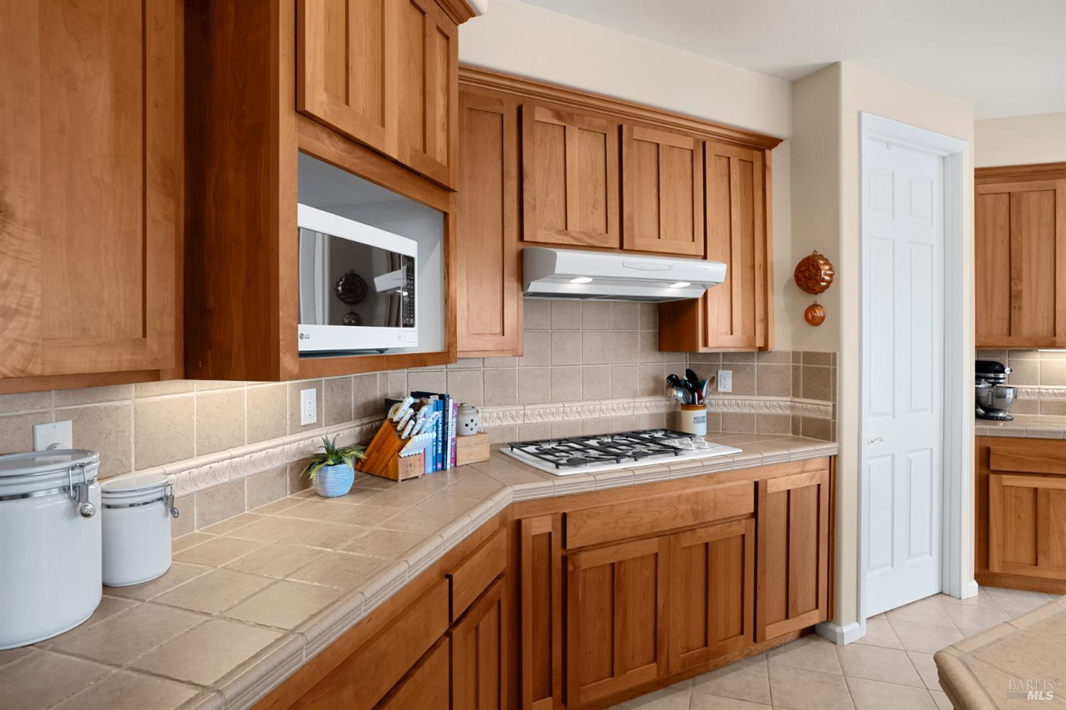 Detail Gallery Image 16 of 61 For 5870 Sailing Hawk Ave, Santa Rosa,  CA 95409 - 4 Beds | 4/1 Baths