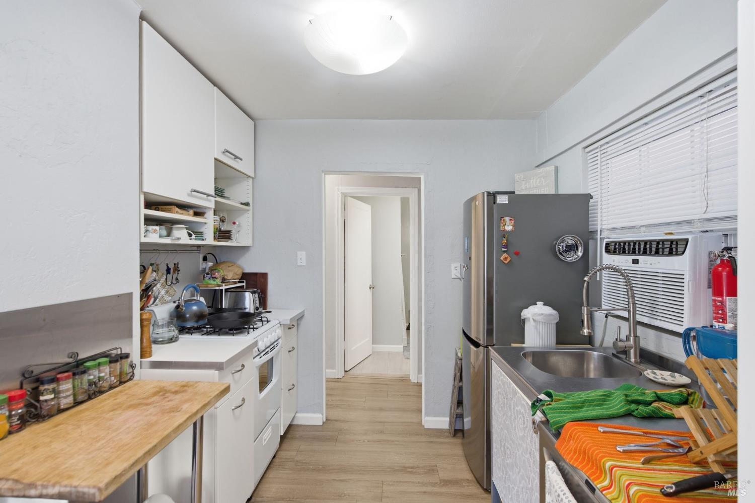 Detail Gallery Image 3 of 8 For 2 Florence Ave, San Anselmo,  CA 94960 - – Beds | – Baths