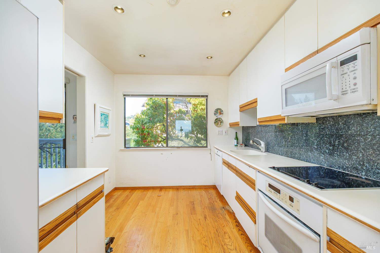 Detail Gallery Image 17 of 30 For 80 Lyford Dr #1,  Tiburon,  CA 94920 - 2 Beds | 2 Baths