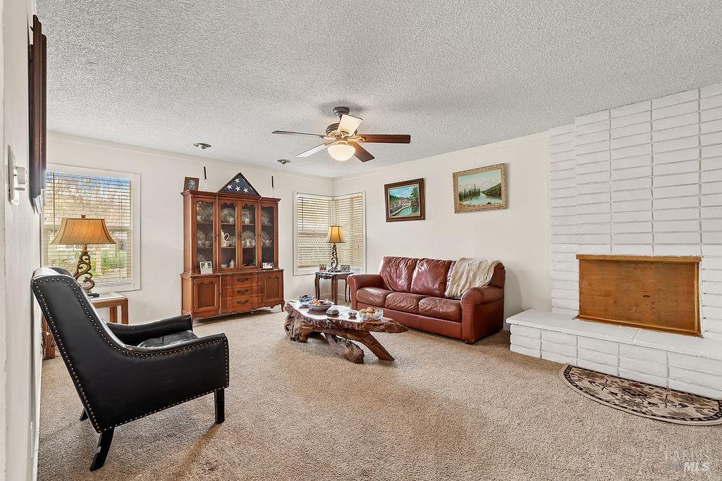 Detail Gallery Image 28 of 49 For 2336 Greenbriar Way, Santa Rosa,  CA 95409 - 3 Beds | 2 Baths