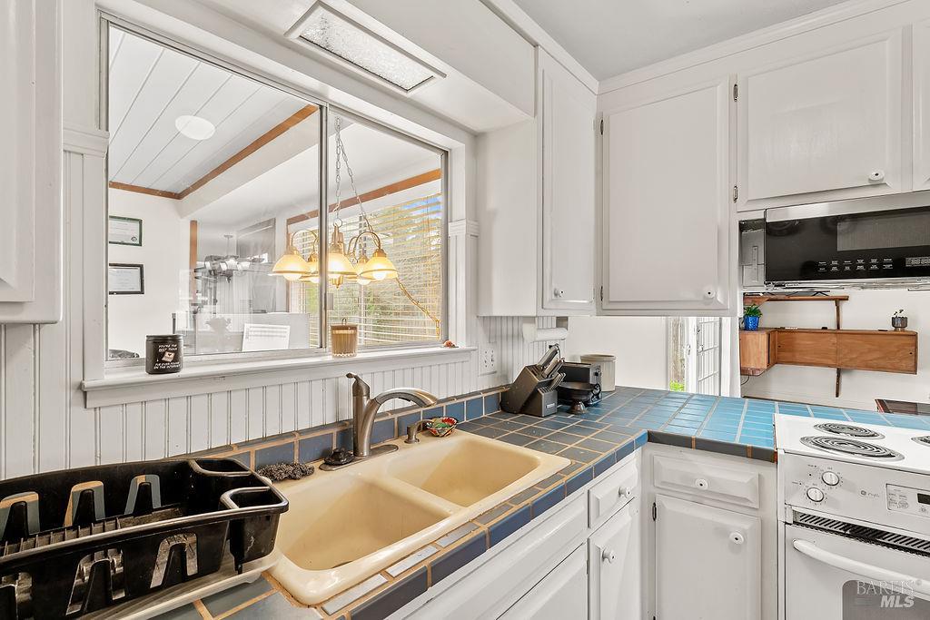 Detail Gallery Image 37 of 49 For 2336 Greenbriar Way, Santa Rosa,  CA 95409 - 3 Beds | 2 Baths